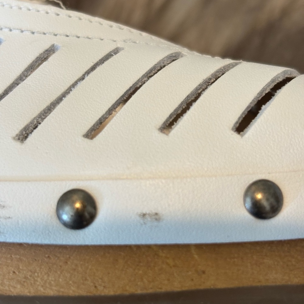 Nine West white leather heel, size 9 - Picture 4 of 6